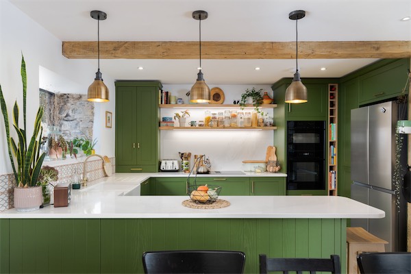 Shaker kitchen in green